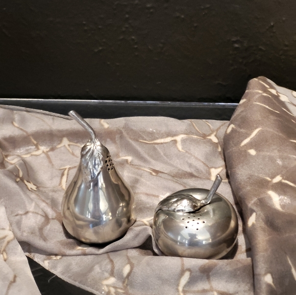 A.L.Hanle Distinctive American Pewter Apple/Pear Salt & Pepper Shakers 60s - Picture 3 of 6